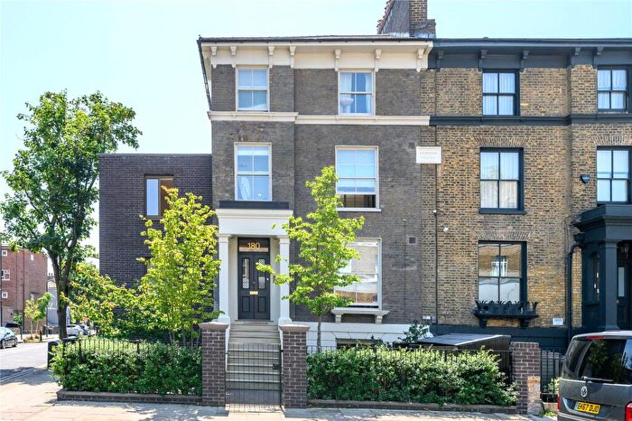 2 Bedroom Apartment For Sale In Richmond Road, London, E8
