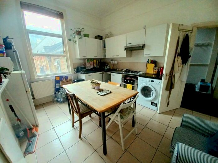 5 Bedroom Flat To Rent In Hornsey Road, Holloway, N7