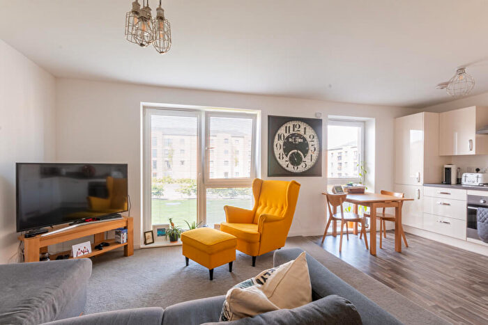 2 Bedroom Flat To Rent In L Carlow Gardens, Edinburgh, EH30