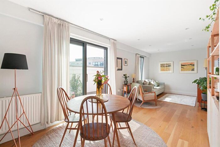 1 Bedroom Apartment For Sale In Queens Road, London, SE15