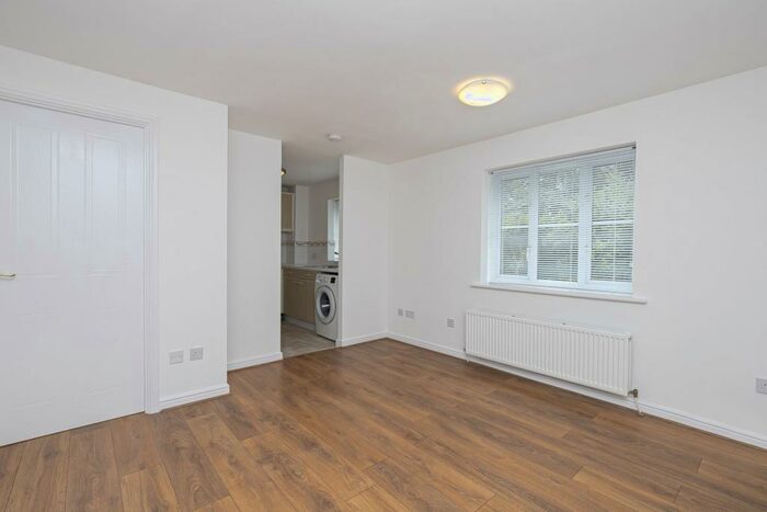 1 Bedroom House To Rent In Sycamore Close, Loughton, IG10
