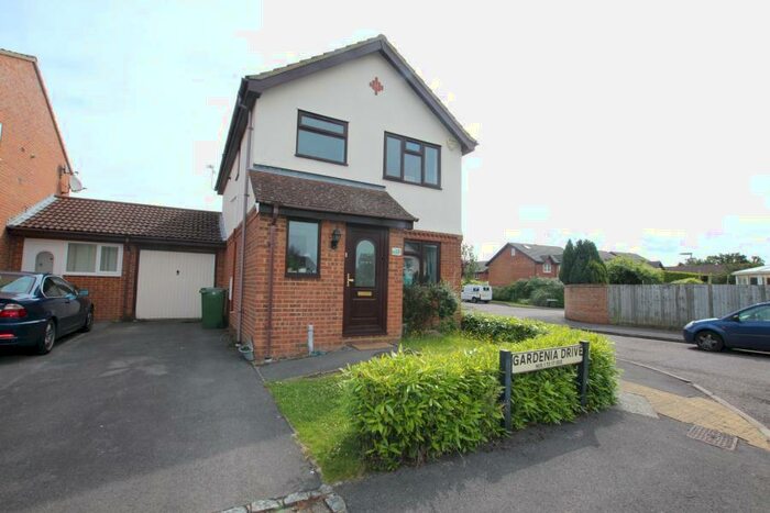 3 Bedroom Link Detached House To Rent In West End, GU24