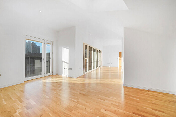 1 Bedroom Apartment For Sale In Giles Court Tabernacle Gardens London, E2