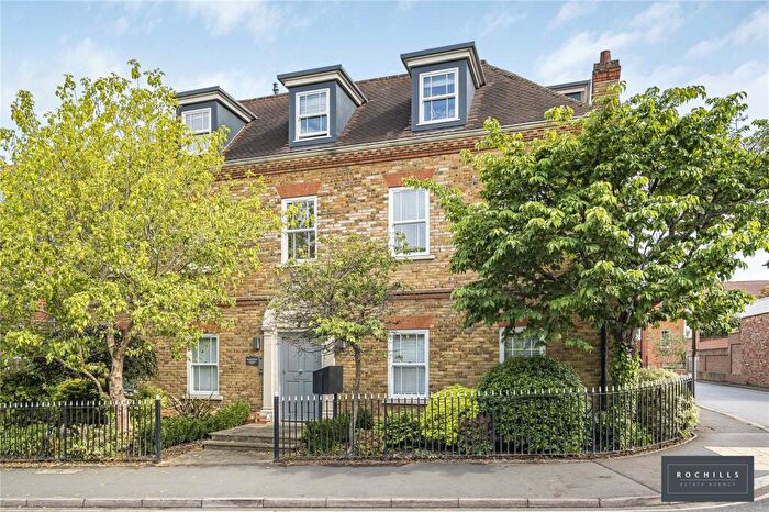 2 Bedroom Apartment For Sale In Baker Street, Weybridge, Surrey, KT13