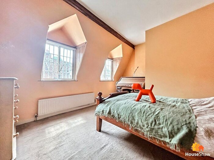 3 Bedroom End Of Terrace House For Sale In Church Street, Chesham, HP5