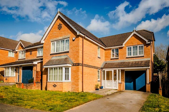4 Bedroom Detached House For Sale In Lime Vale Way, Bradford, BD6