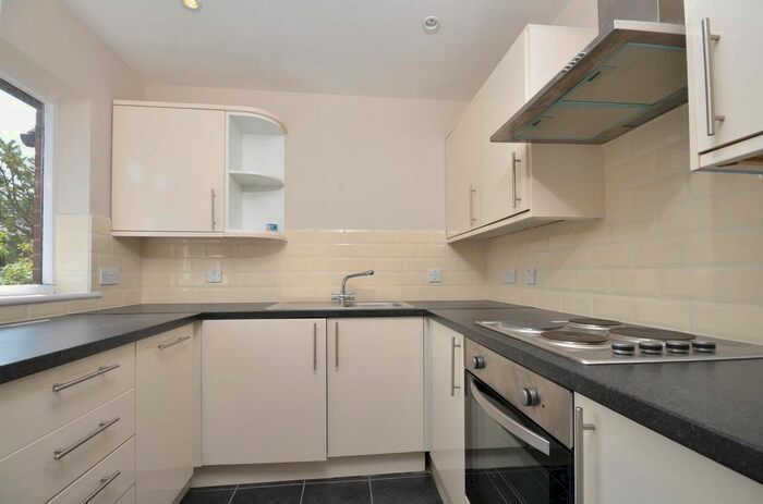 1 Bedroom Flat To Rent In Warren Road, Guildford, GU1