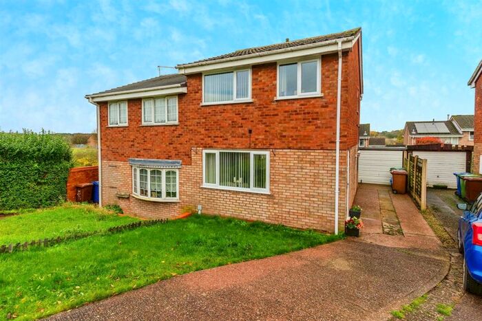 3 Bedroom Semi-Detached House For Sale In Midhurst Drive, Hednesford, Cannock, WS12