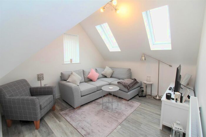 1 Bedroom Flat To Rent In Henshaw Road, Wellingborough, NN8