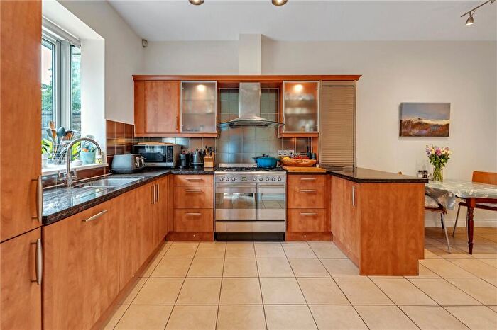 4 Bedroom Town House To Rent In Granby Hill, Clifton, Bristol, BS8