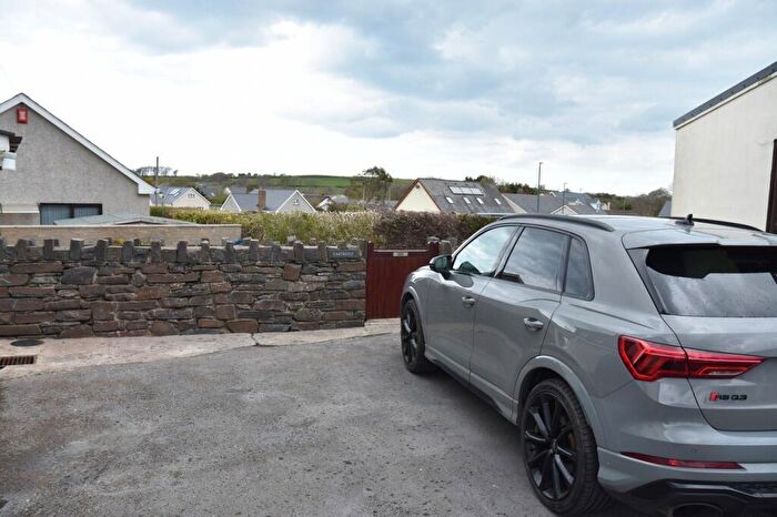 4 Bedroom Semi-Detached House To Rent In Cartrefle, Cross Inn, SA44