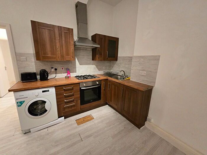 2 Bedroom Flat To Rent In Cricketfield Road, London, E5