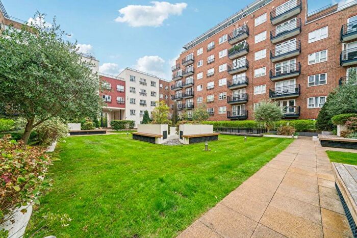 2 Bedroom Flat For Sale In Royal Quarter, Kingston Upon Thames, KT2