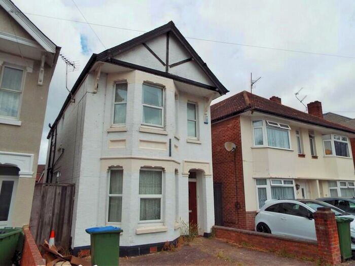 5 Bedroom House To Rent In Morris Road, Polygon, Southampton, SO15