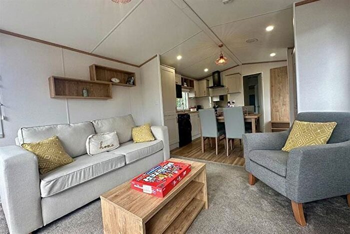 3 Bedroom Park Home For Sale In Sleaford Road, Tattershall, Lincoln, LN4