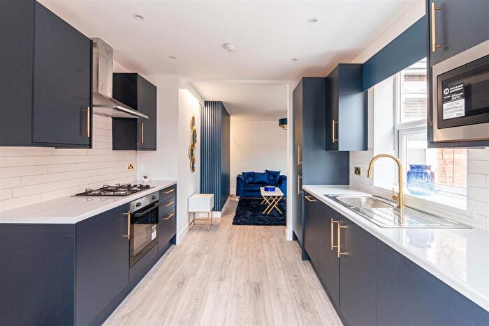 4 Bedroom Flat To Rent In Simonside Terrace, Heaton, Newcastle Upon Tyne, NE6