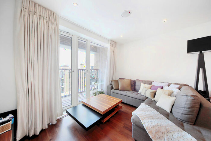 2 Bedroom Flat To Rent In Battersea Park Road, Battersea, London, SW11