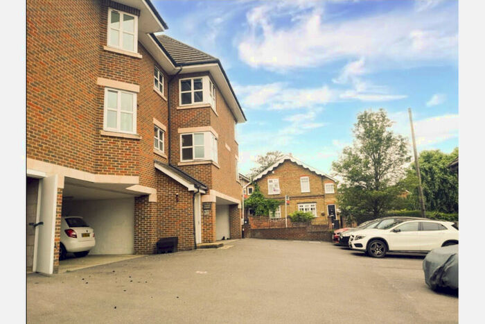1 Bedroom Apartment To Rent In Tudor Court, Knaphill, Woking, GU21