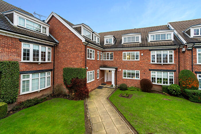 2 Bedroom Apartment For Sale In Harrogate Road, Alwoodley, Leeds, LS17