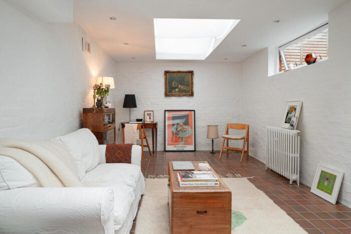 1 Bedroom Apartment To Rent In Mortimer Road, De Beauvior, N1