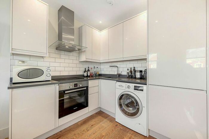 1 Bedroom Flat To Rent In St. John's Hill, St John's Hill, London, SW11