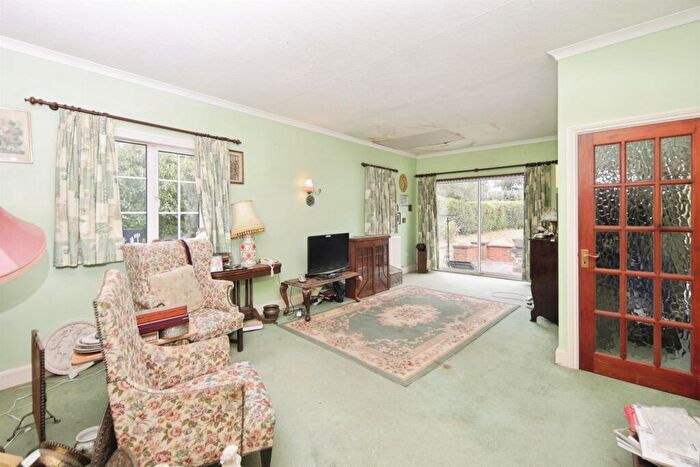 4 Bedroom Detached House For Sale In Station Road, Balsall Common, Coventry, CV7