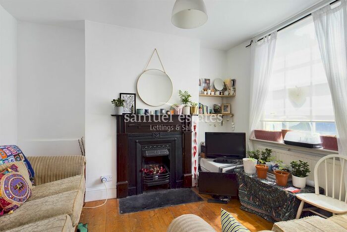 4 Bedroom Town House To Rent In Mount Terrace, Whitechapel, E1