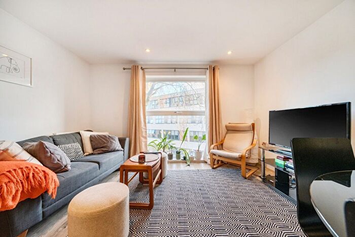 1 Bedroom Flat For Sale In Clapham Road, Stockwell, London, SW9