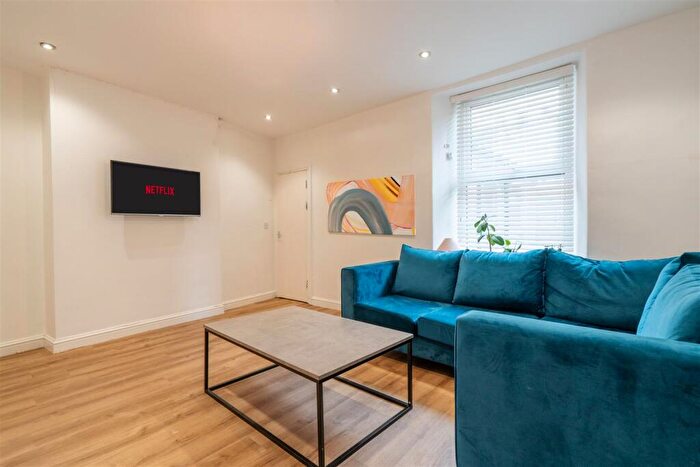 6 Bedroom House To Rent In Barber Place, Sheffield, S10