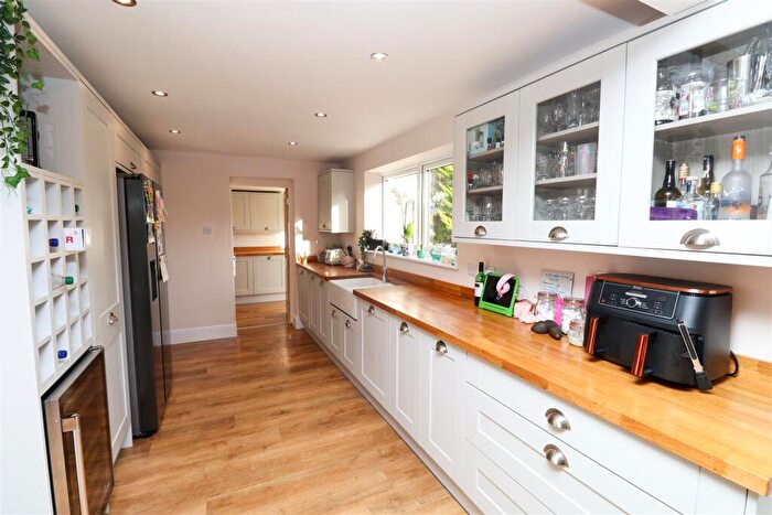 4 Bedroom Detached House For Sale In Tavistock Road, Fleet, GU51
