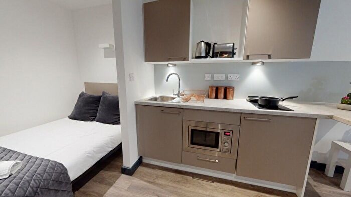 Flat To Rent In Dumfries Street, Luton, Bedfordshire, LU1