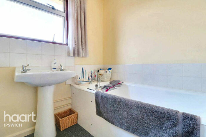 3 Bedroom End Of Terrace House For Sale In Agate Close, Ipswich, IP1