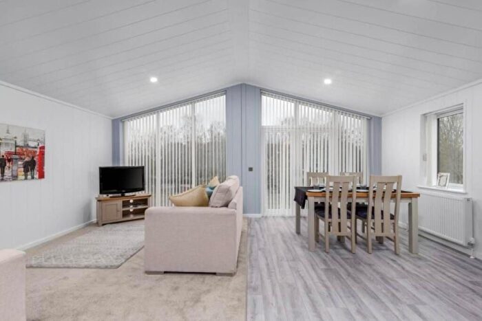 2 Bedroom Lodge For Sale In Fitling, Hull, HU12