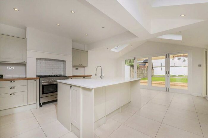 5 Bedroom Terraced House To Rent In Hydethorpe Road, Balham, SW12