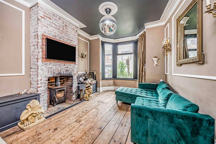 3 Bedroom End Of Terrace House For Sale In Queens Road, Portsmouth, PO2