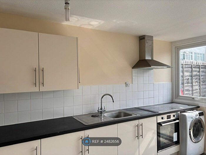 3 Bedroom End Of Terrace House To Rent In Shropshire Close, Mitcham, CR4