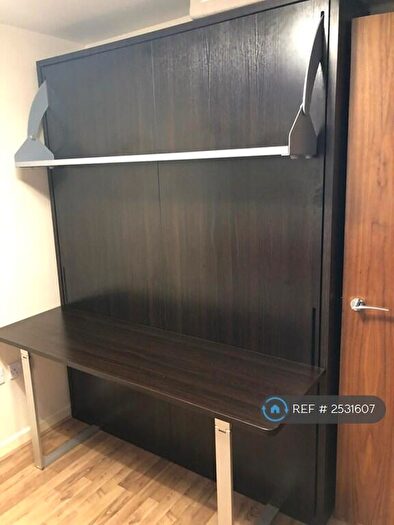 2 Bedroom Flat To Rent In Leeds Road, Bradford, BD1