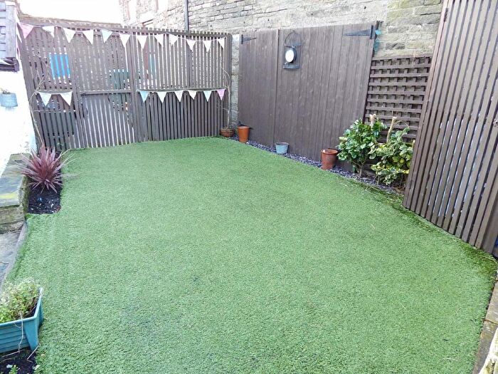 2 Bedroom House For Sale In Market Street, Chapel-En-Le-Frith, SK23