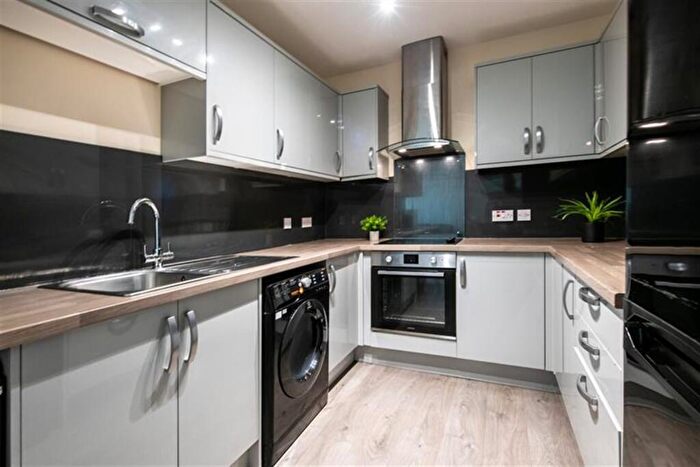 5 Bedroom Apartment To Rent In - South Parade, NG1