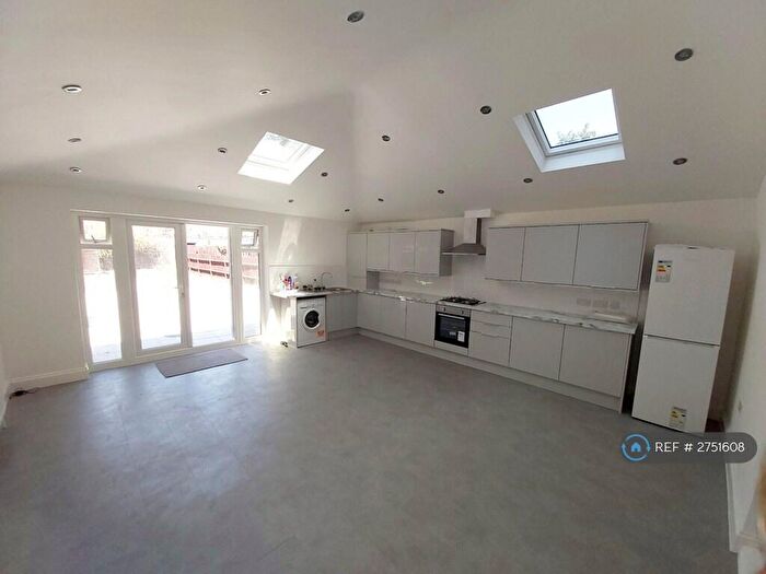 5 Bedroom Terraced House To Rent In Carlyle Road, London, E12