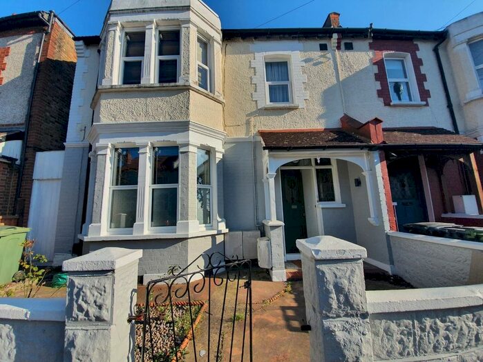 4 Bedroom Flat To Rent In Arragon Gardens, London, SW16