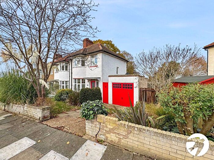 3 Bedroom Detached House To Rent In Moordown, London, SE18