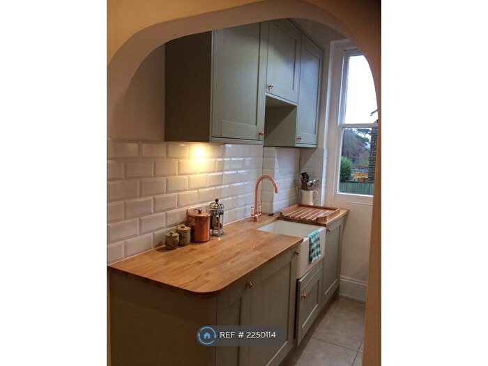 1 Bedroom Flat To Rent In Warminster Road, London, SE25
