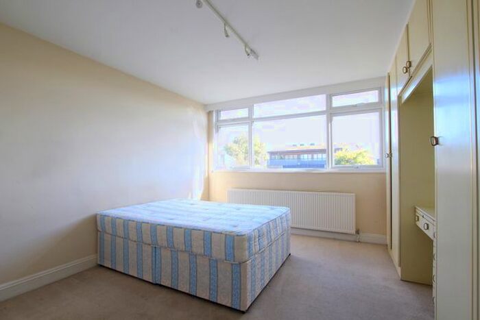 4 Bedroom Flat To Rent In Carlton Drive, Putney, London, SW15
