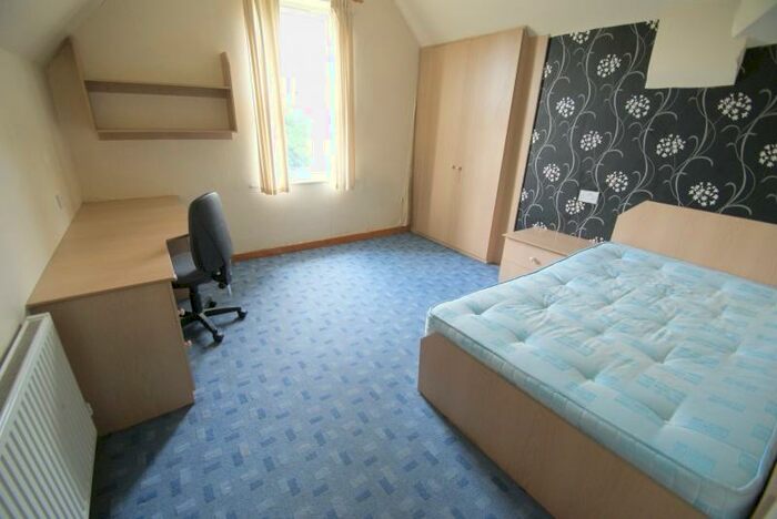 6 Bedroom Flat To Rent In Holly Bank, Headingley, Leeds, LS6