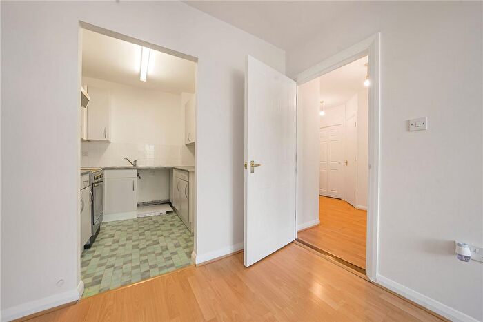 1 Bedroom Flat For Sale In Heath Road, Twickenham, TW1