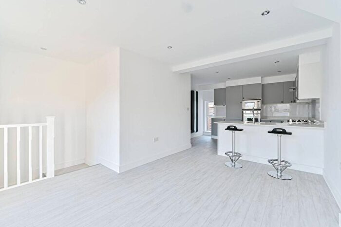 2 Bedroom Maisonette For Sale In Rommany Road, West Norwood, SE27