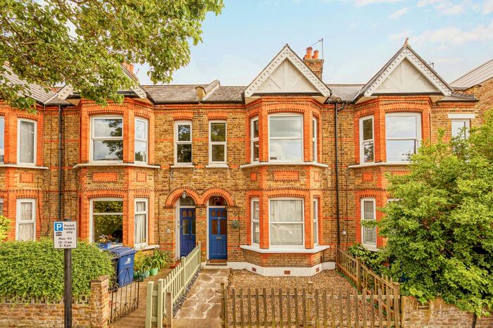 2 Bedroom Flat For Sale In Darwin Road, Ealing, W5