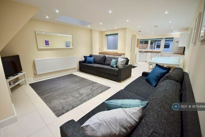 8 Bedroom Terraced House To Rent In Wyeverne Road, Cardiff, CF24