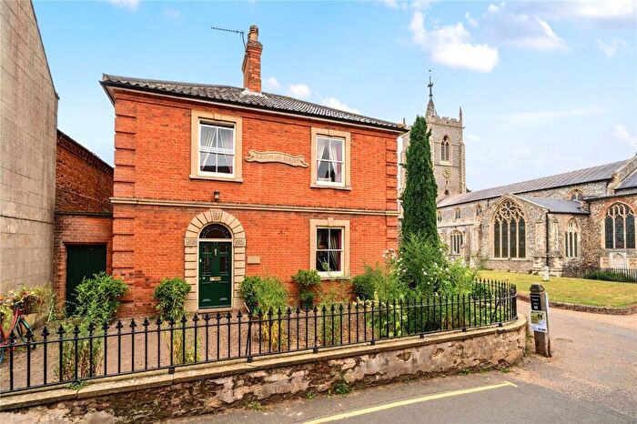 3 Bedroom Detached House For Sale In Market Place, Aylsham, Norfolk, NR11